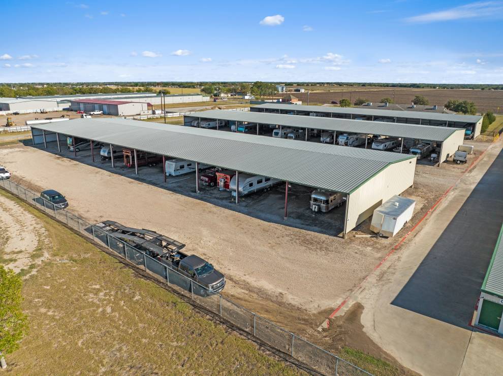 FreeUp Storage Waxahachie - Parking